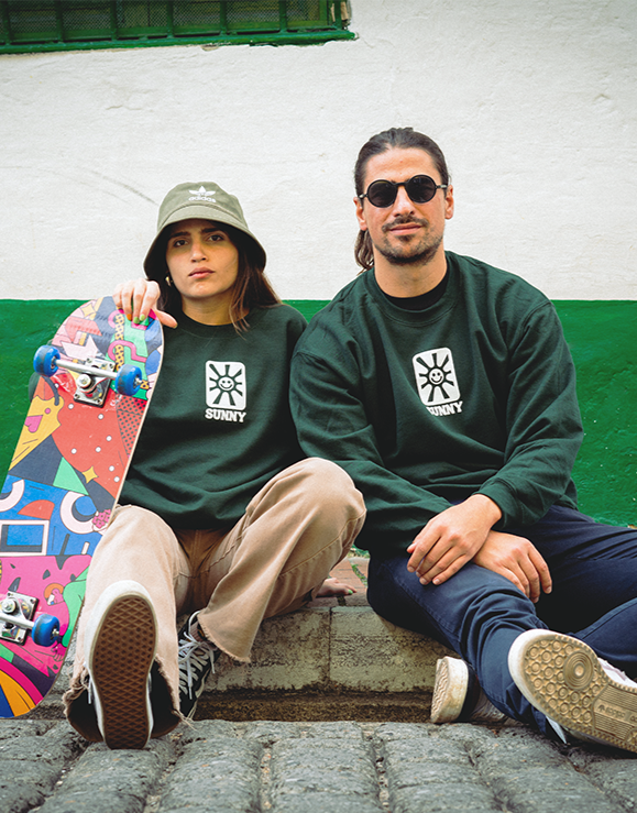 Buzo cuello redondo verde bosque Sol y Playa