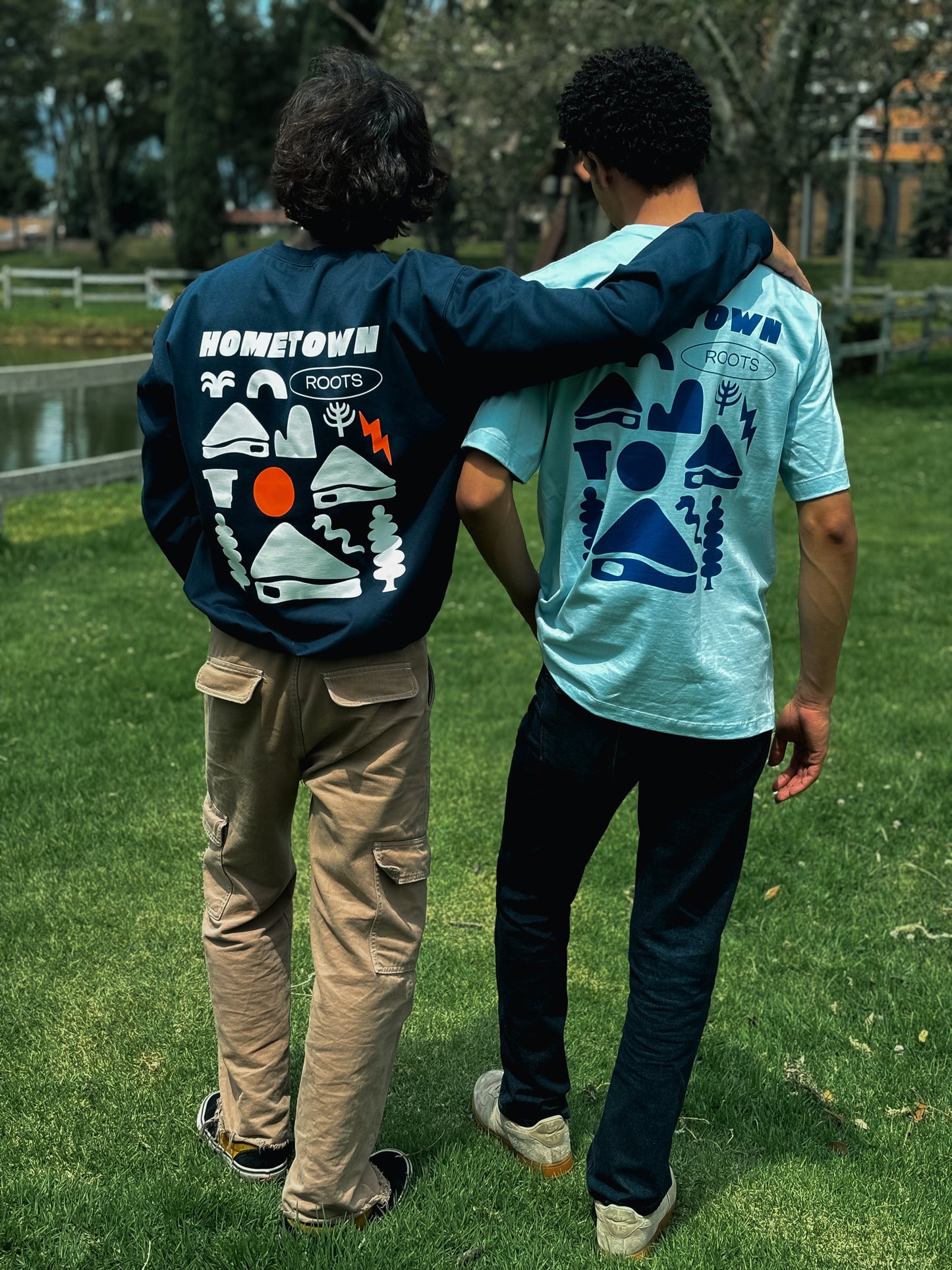 Buzo cuello redondo azul Roots